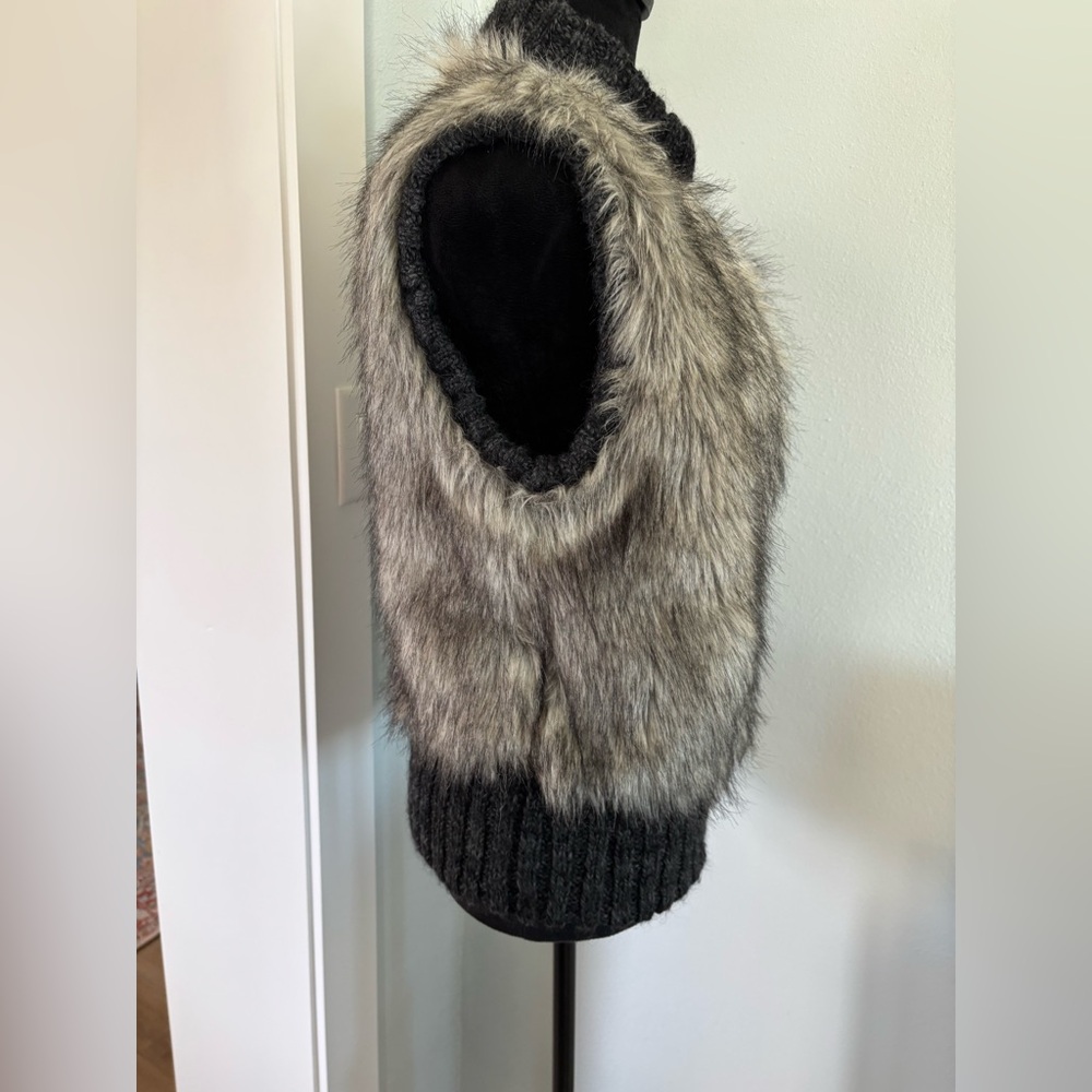 Loft faux fur vest XS/S like new - Picture 5 of 7